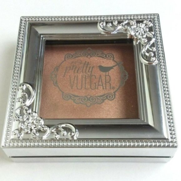 Shimmering Swan Highlighter Makeup - Picture 2 of 2